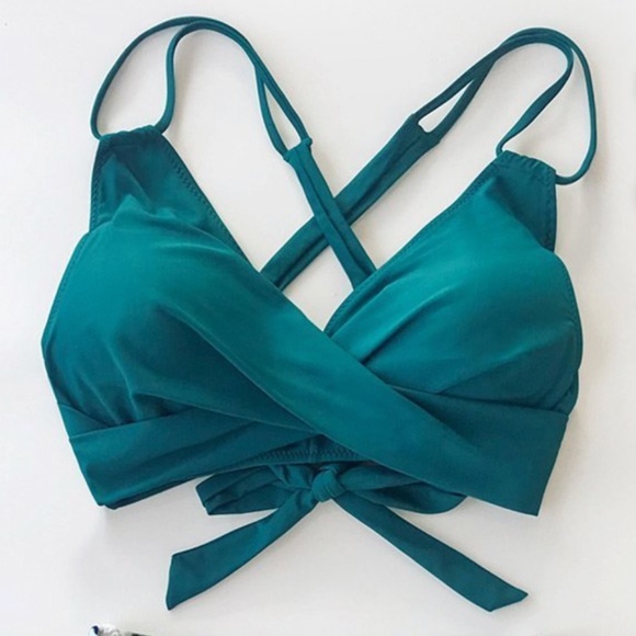 Cupshe Tropical Palms Twist-Front Bikini top - Picture 3 of 3